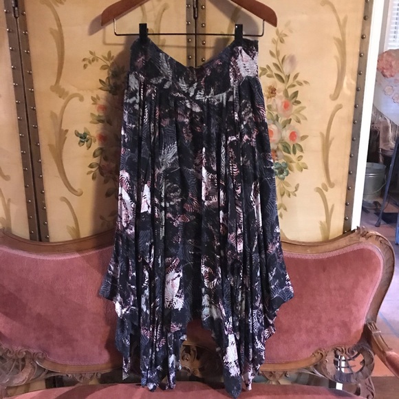 Free People Dresses & Skirts - ✨FrEe PeOpLe Flowy Hippie Skirt